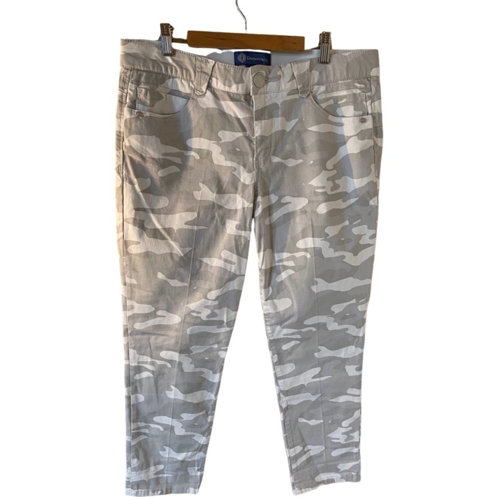 Democracy ab solution Camo pants. Bright white/light gray. Stretch waist.